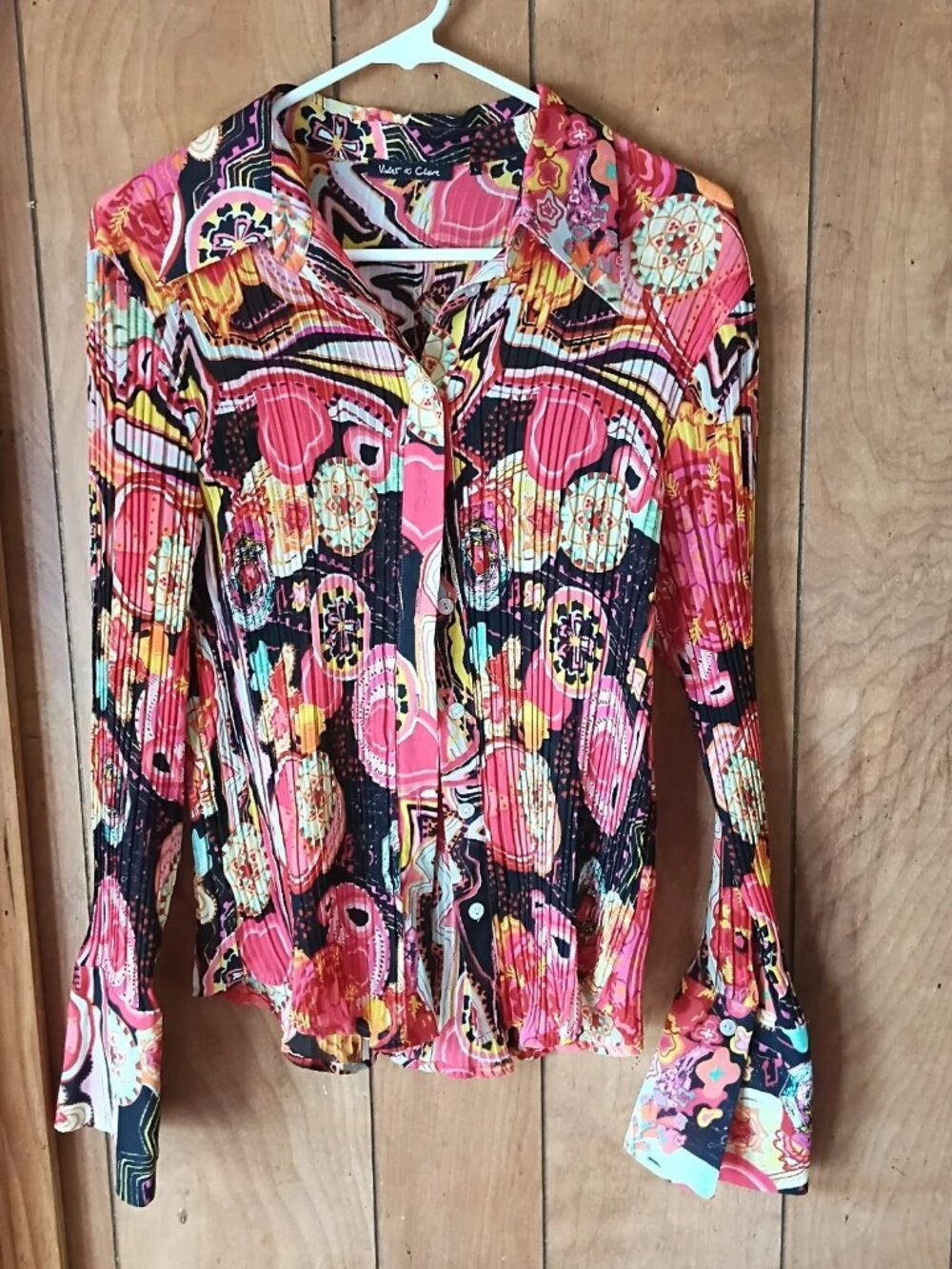 Violet & Claire Blouse Womens L Button Front Colorful Abstract Print Bell Sleeve